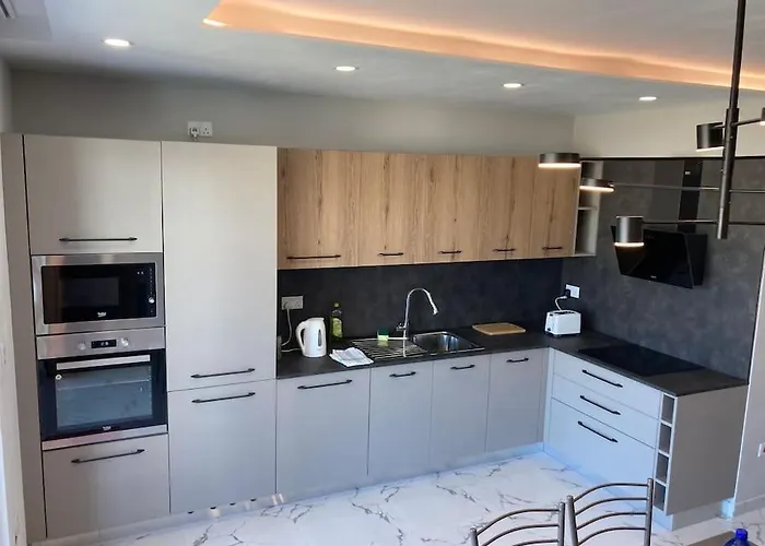 2 Bedroom סליאמה